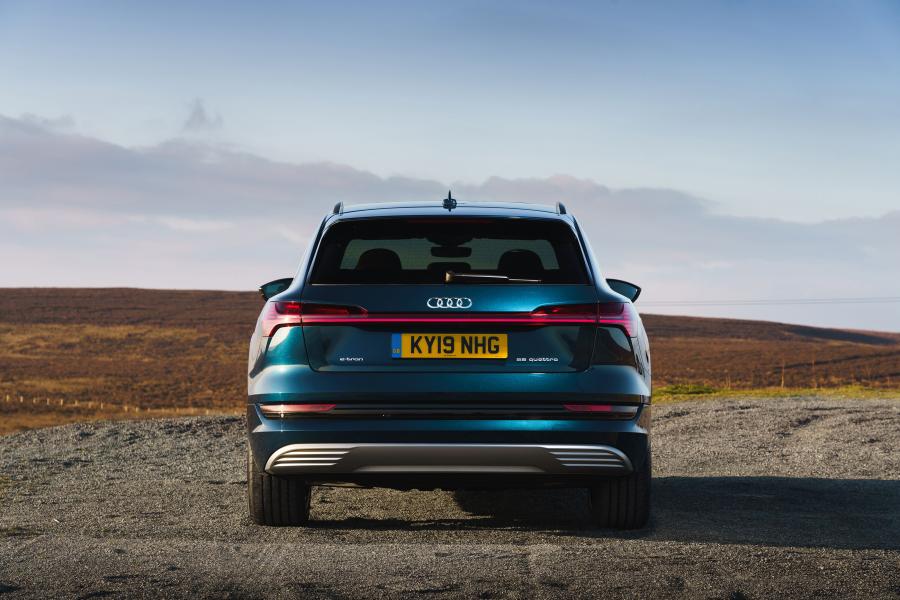  Audi e-tron 55 Quattro 2019 года  (UK) (фото 4 из 40)